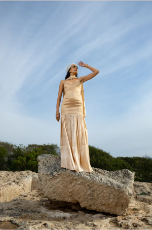 Cecilia Μακρύ Φόρεμα Σε Χρώμα Χρυσό Τής Άμμου