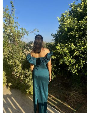 Charlotte Μακρύ Φόρεμα Σμαραγδί Με Βολάν Στο Ντεκολτέ